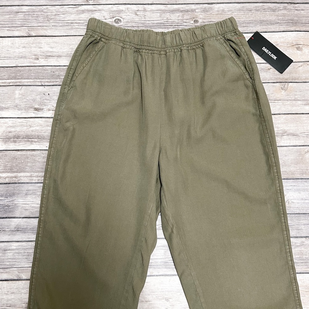 Thread Supply Deep Moss Green Pull On Ankle Length Herringbone Tapered Pants NWT - Picture 3 of 10